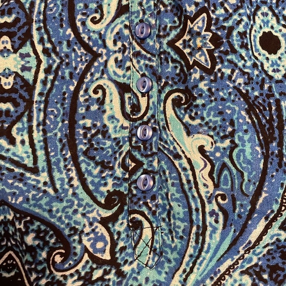 NEW women’s IZOD brand blouse short sleeve. Blue/teal/black pattern.Size small. - Picture 3 of 8